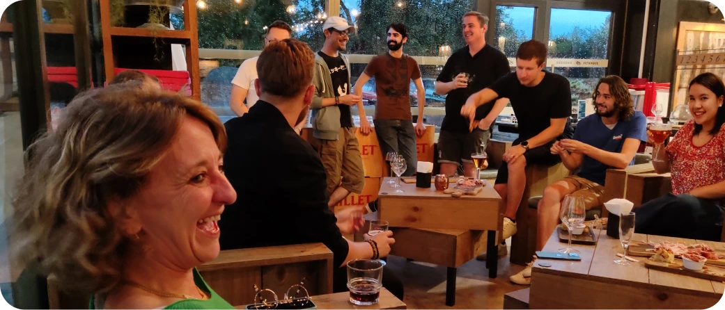 Equipe ikomobi à un afterwork chez Paillote autour d'un repas